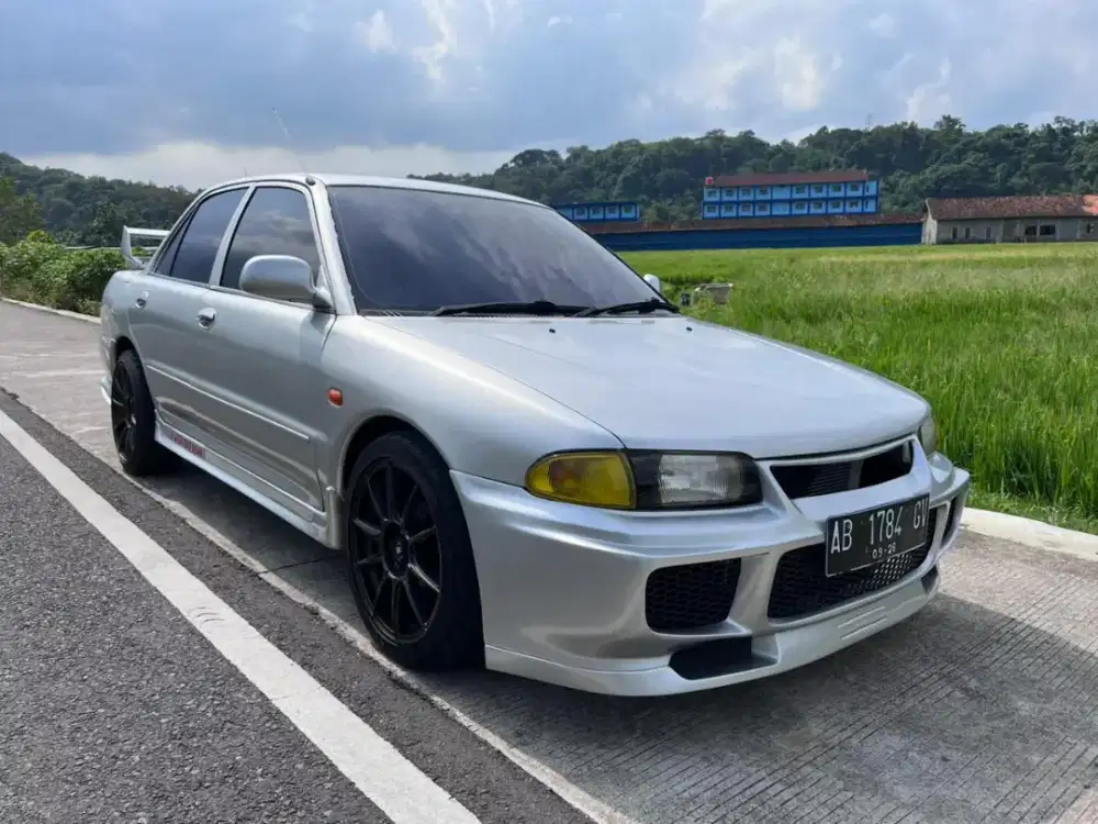 Mitsubishi Lancer GLXI 1.6 modif rep Evo III