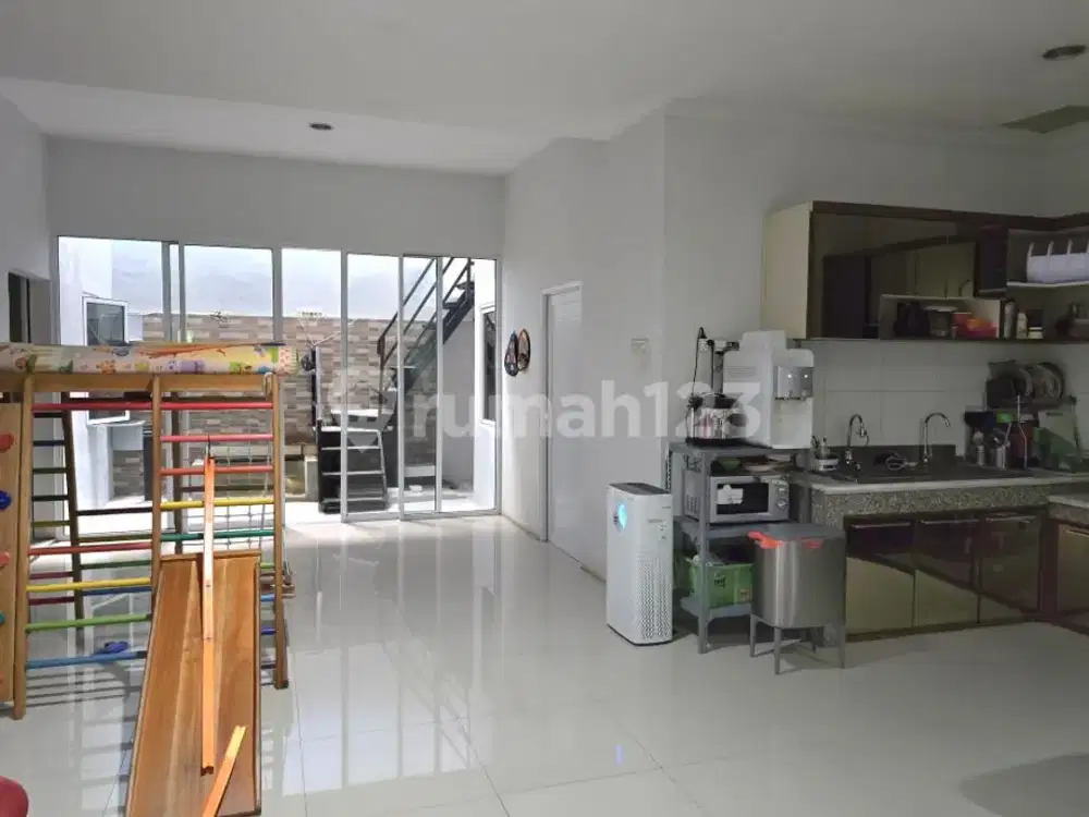 Dijual Rumah Raya Boulevard Kencana Loka BSD Sektor 12