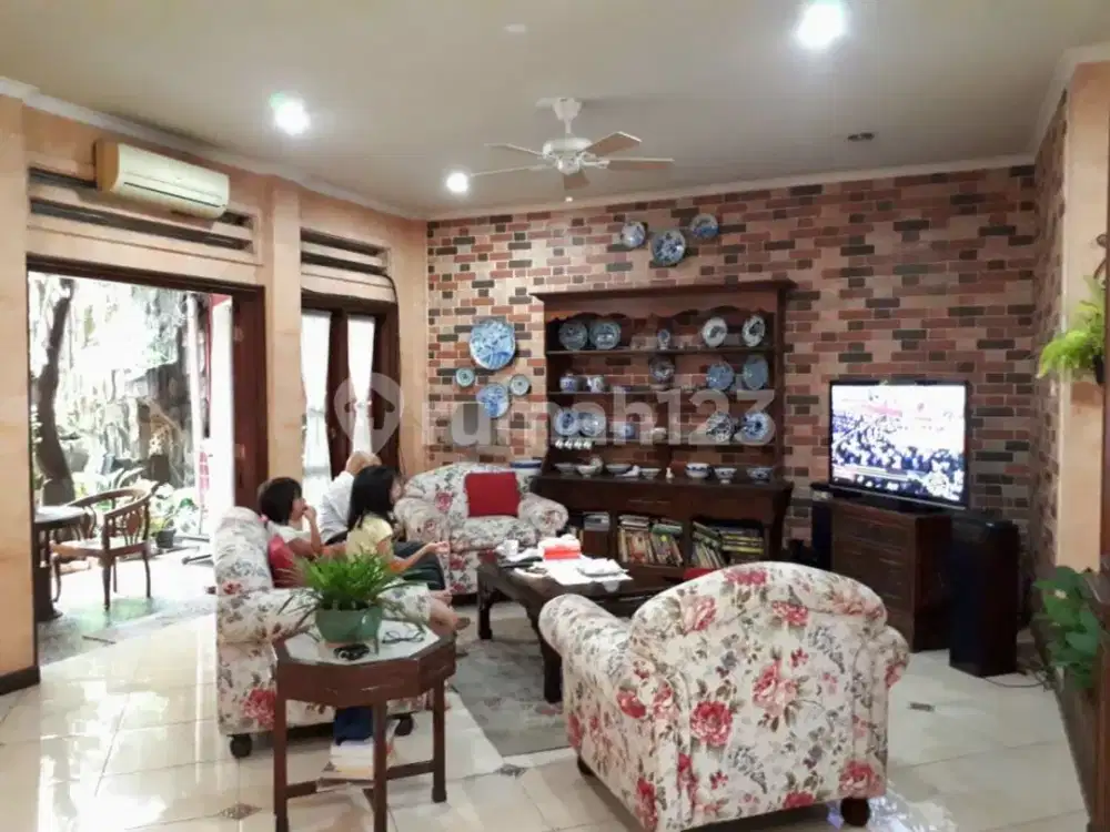 Dijual Rumah Asri Bintaro Jaya Sektor 2 Luas, Lingkungan Nyaman