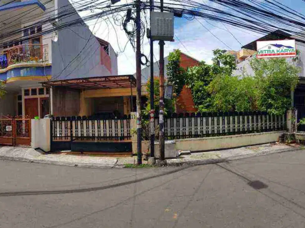 rumah strategis dkt jalan raya 
Paseban - Salemba