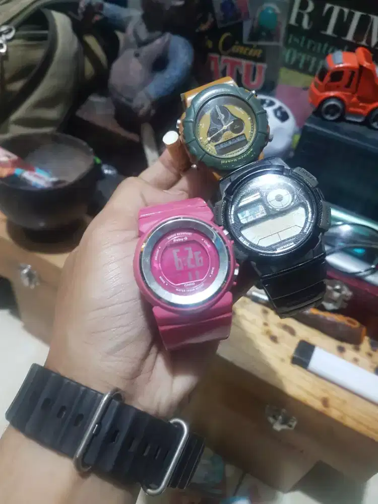 Jam dan kacamata kece masing masing harga
