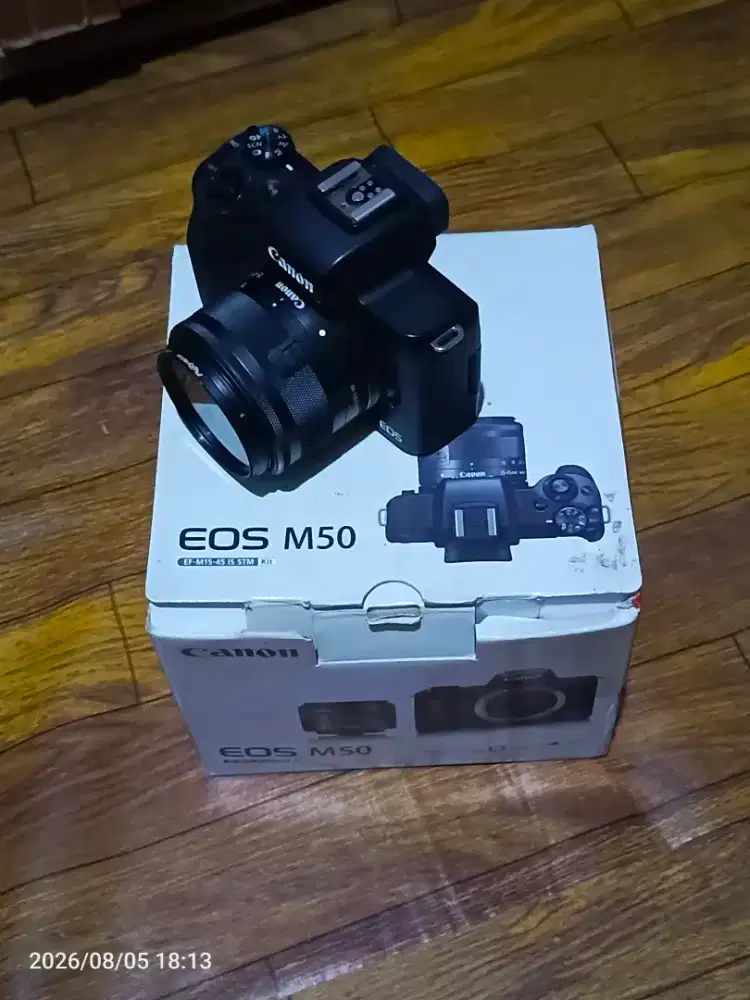 Canon  EOS  M50