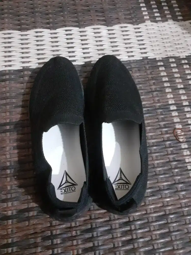 Sepatu Exito Hitam