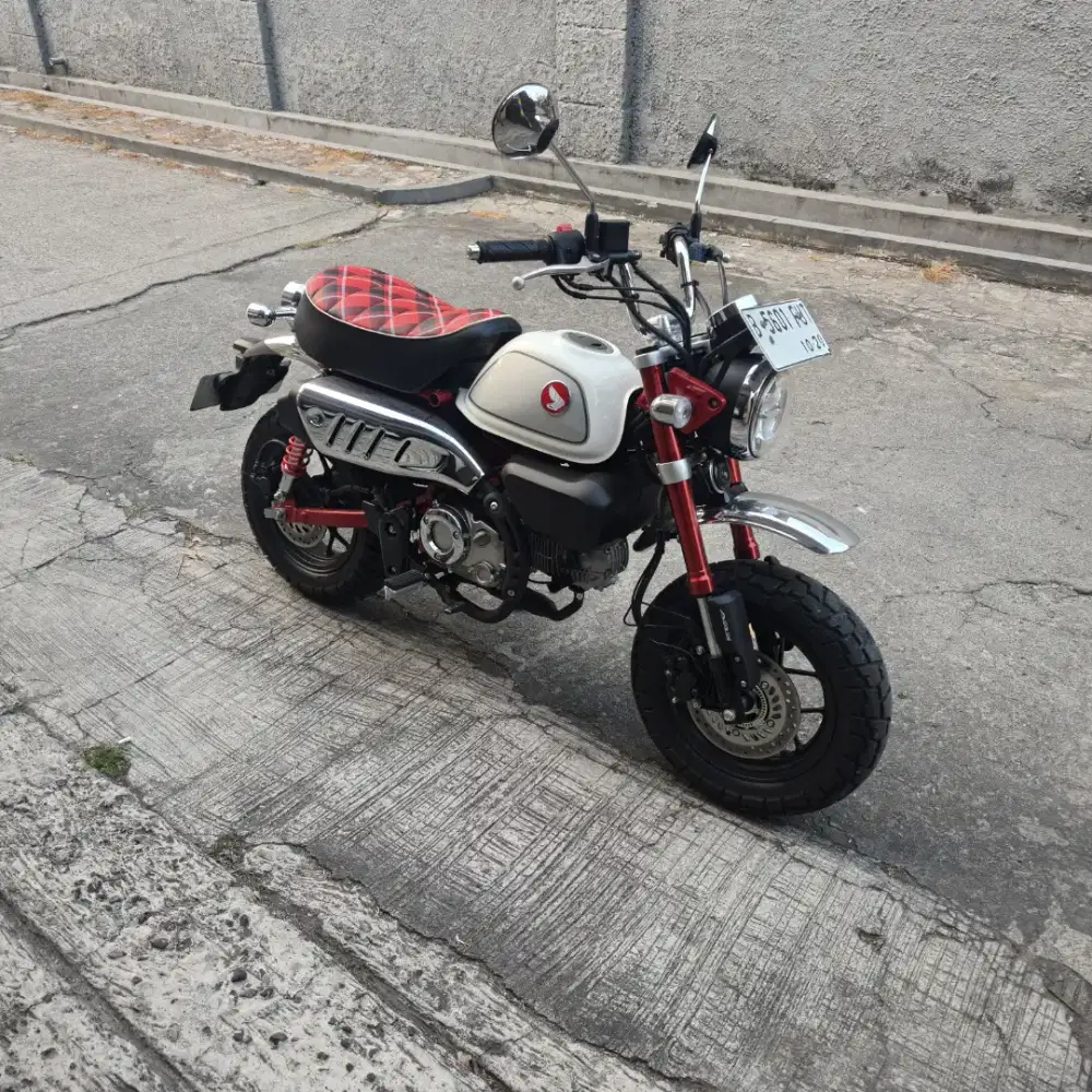 Honda Monkey 125 Tahun 2024 Red Silver Pajak Hidup Surat Lengkap