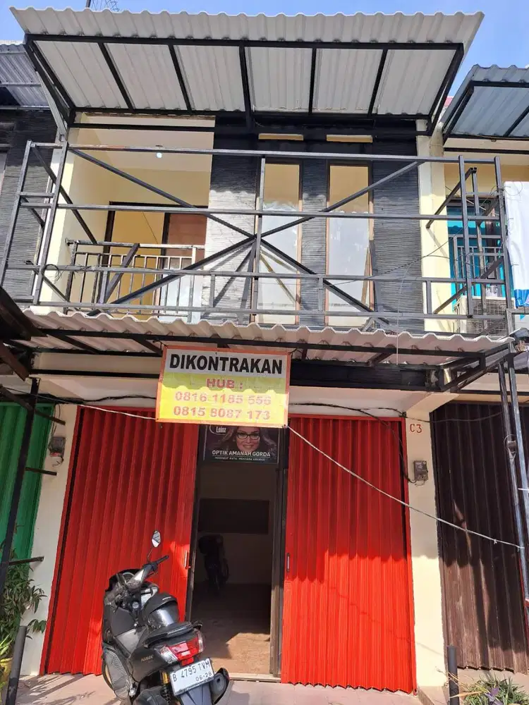 Disewakan Ruko dengan parkir luas