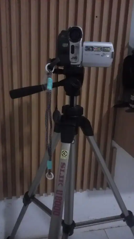 Handycam JVC plus tripod