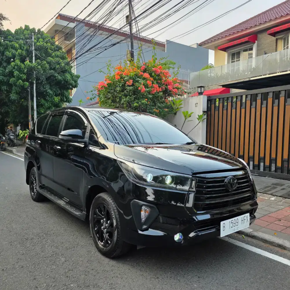 KM 50 RB. Tgn 1 dari Baru. Toyota Innova DIESEL G 2022 Hitam
