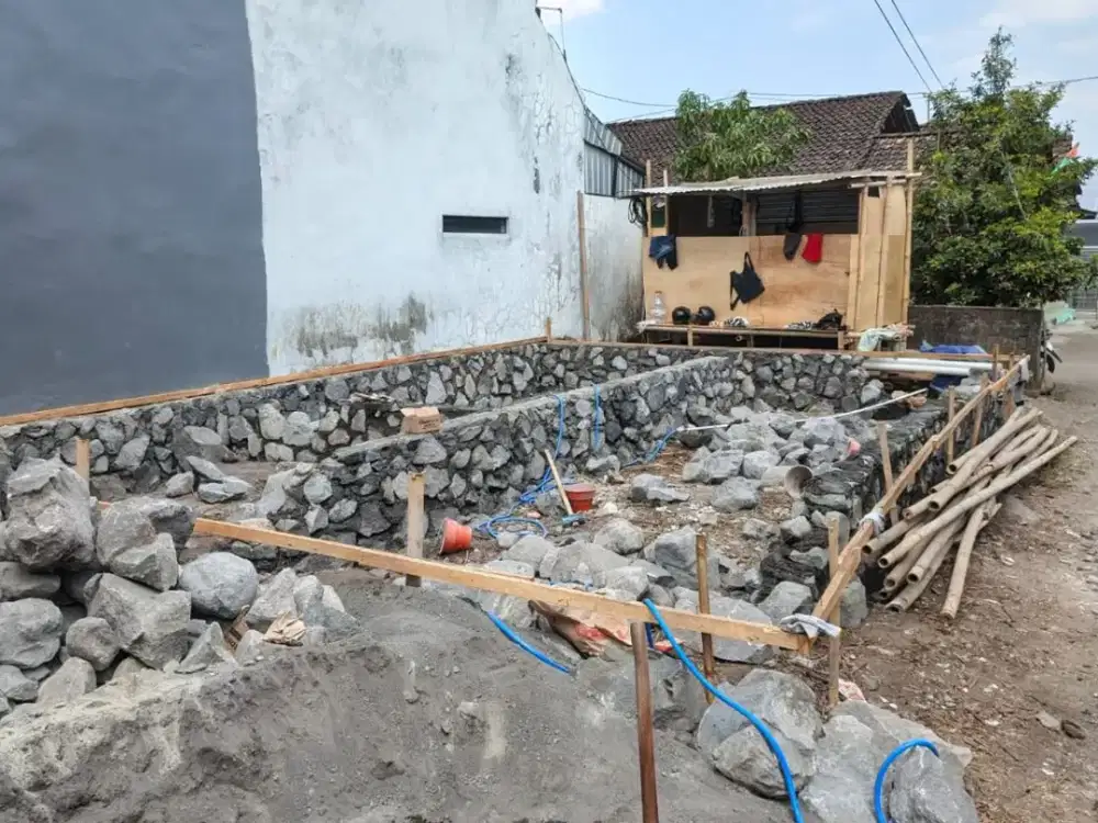 Rumah Modern Sleman Utara Dengung Carport Muat 2 Mobil