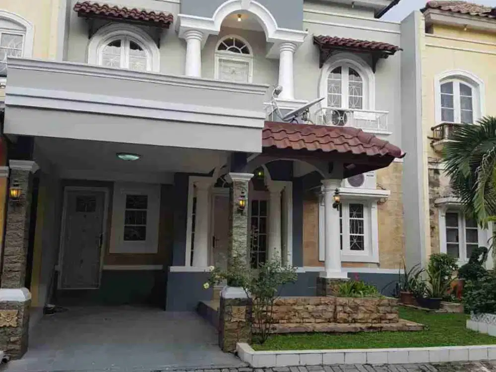 Di sewakan rumah cantik siap huni semi furnished. Raffles Hills Cibubur .