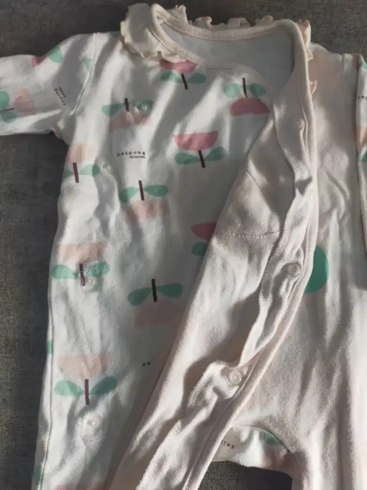 Jumpsuit bayi perempuan