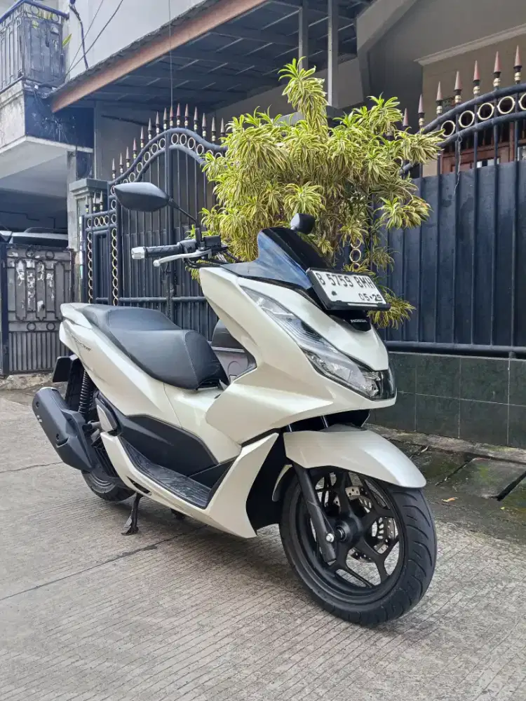 Honda new PCX CBS 160cc THN 2024 KM 600 perak