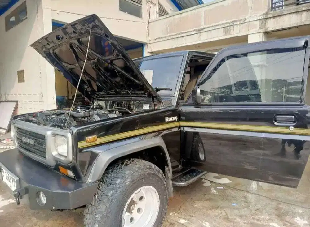 Mulus Terawat Daihatsu Rocky F75 4x4 Manual Diesel Warna Hitam Th 1994