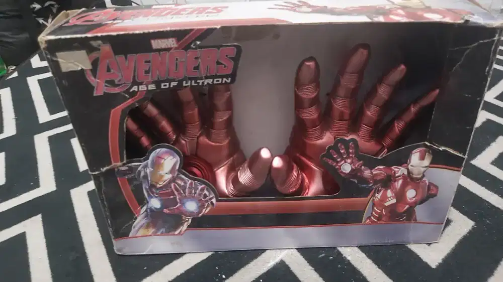 Hand gloves iron man