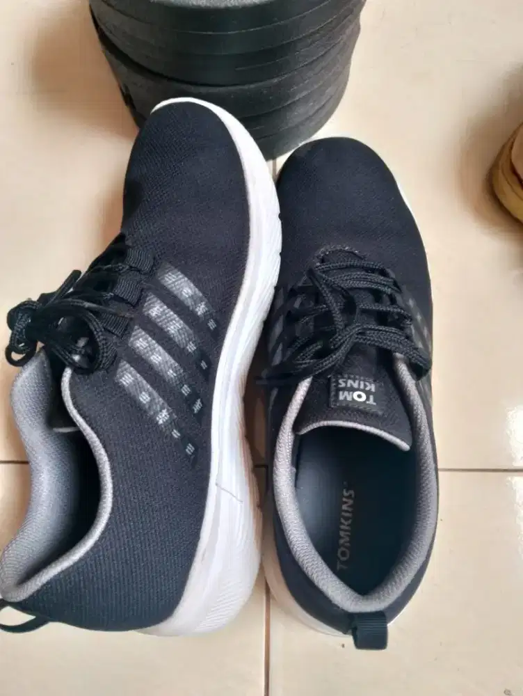 Sepatu pria tomkins