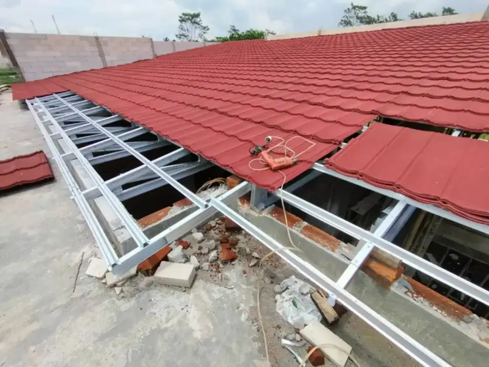 Atap baja ringan terpasang