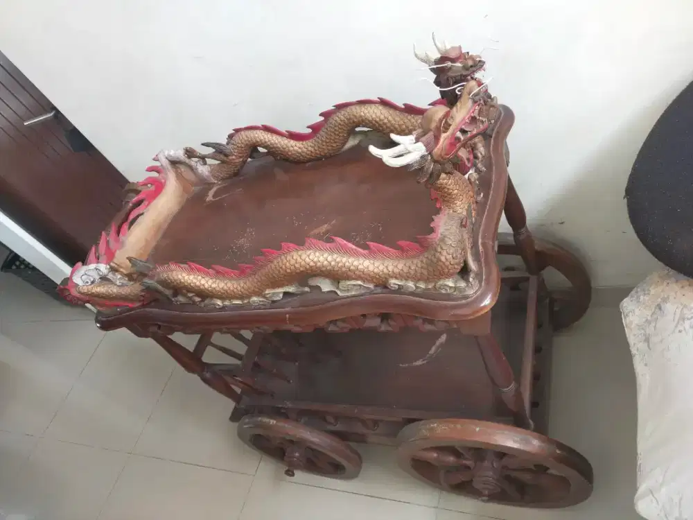 Kereta dorong naga