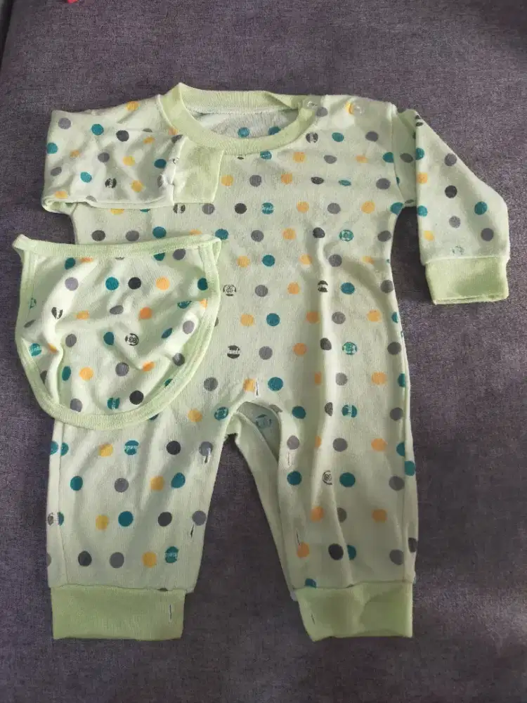 Baju bayi polkadot hijau