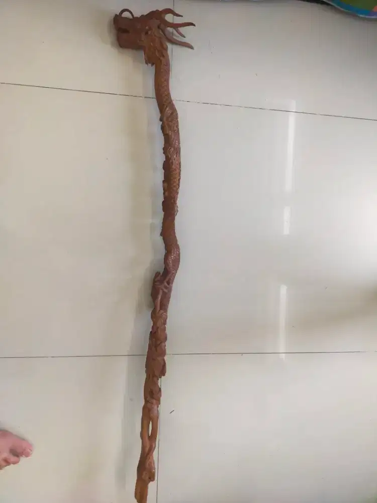 Tongkat ukir naga