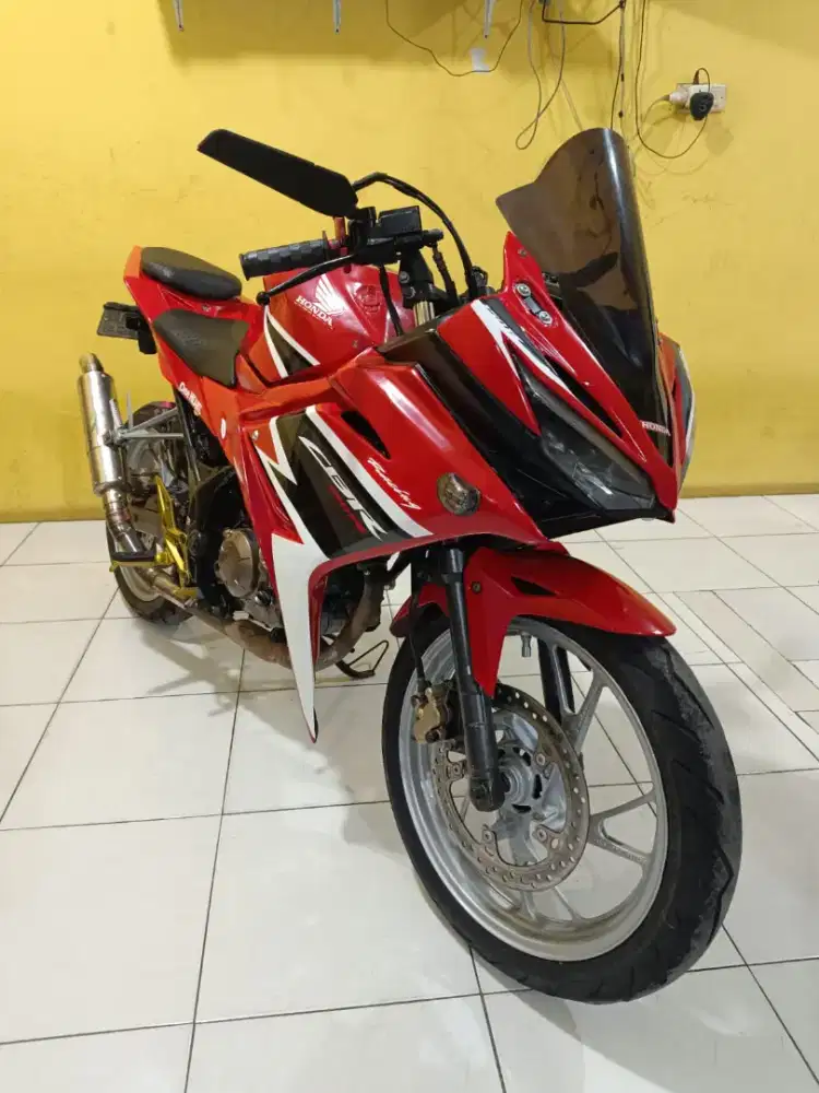 Honda cbr 2018 merah