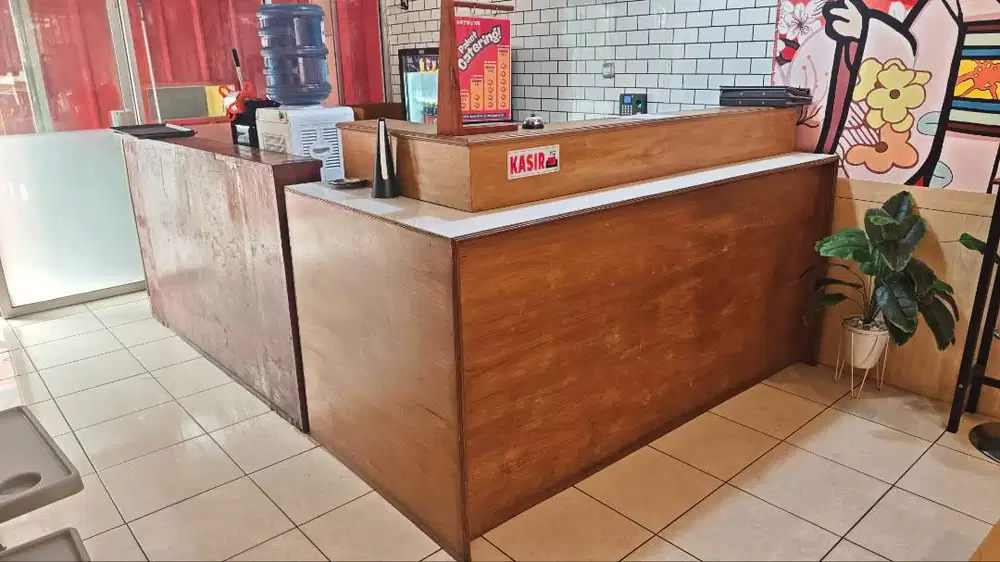 Meja Bar Kasir Bekas Cafe ada 2 jenis