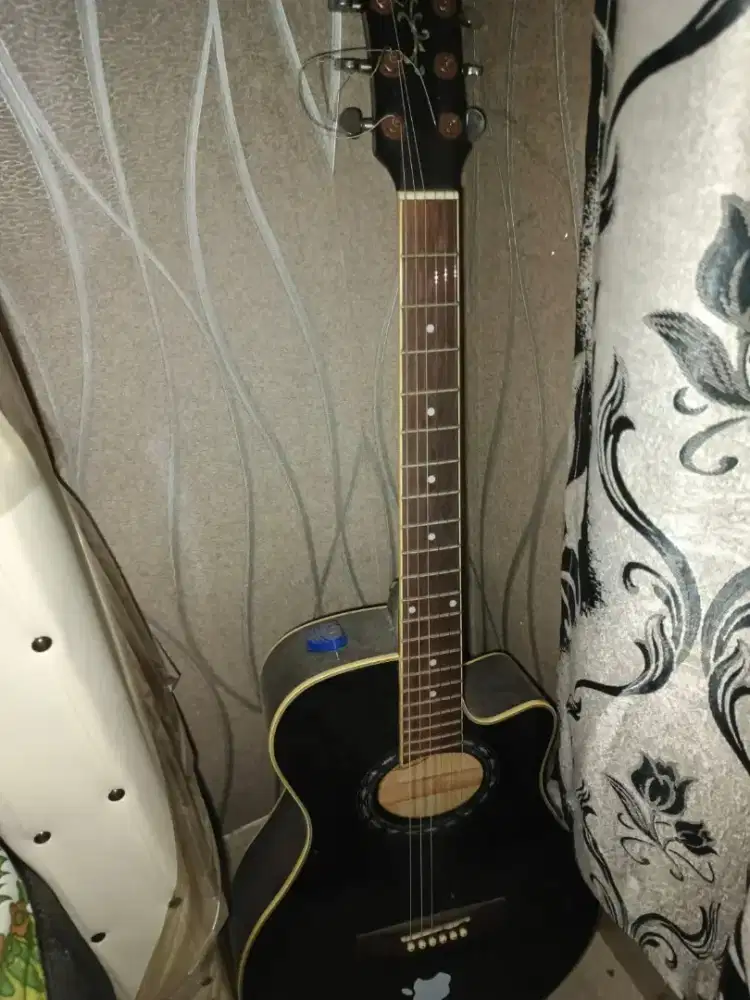 Jual gitar kesayangan merek legacy