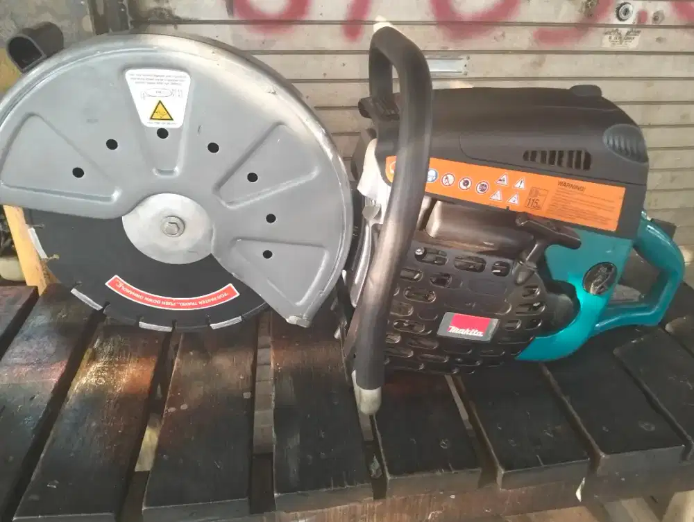 Pemotong cutting beton MAKITA