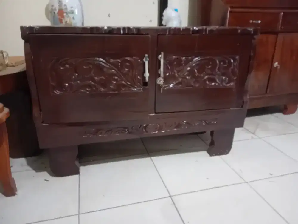 Lemari buffet ukir jati bekas dah plitur melamin
