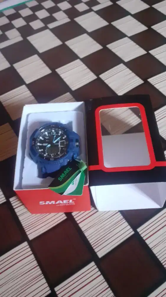 Dijual jam tangan small lengkap msh ada dus nya