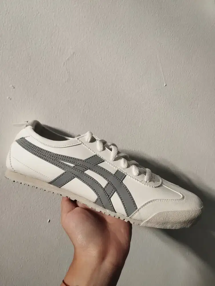 Sepatu Onitsuka Tiger Grey