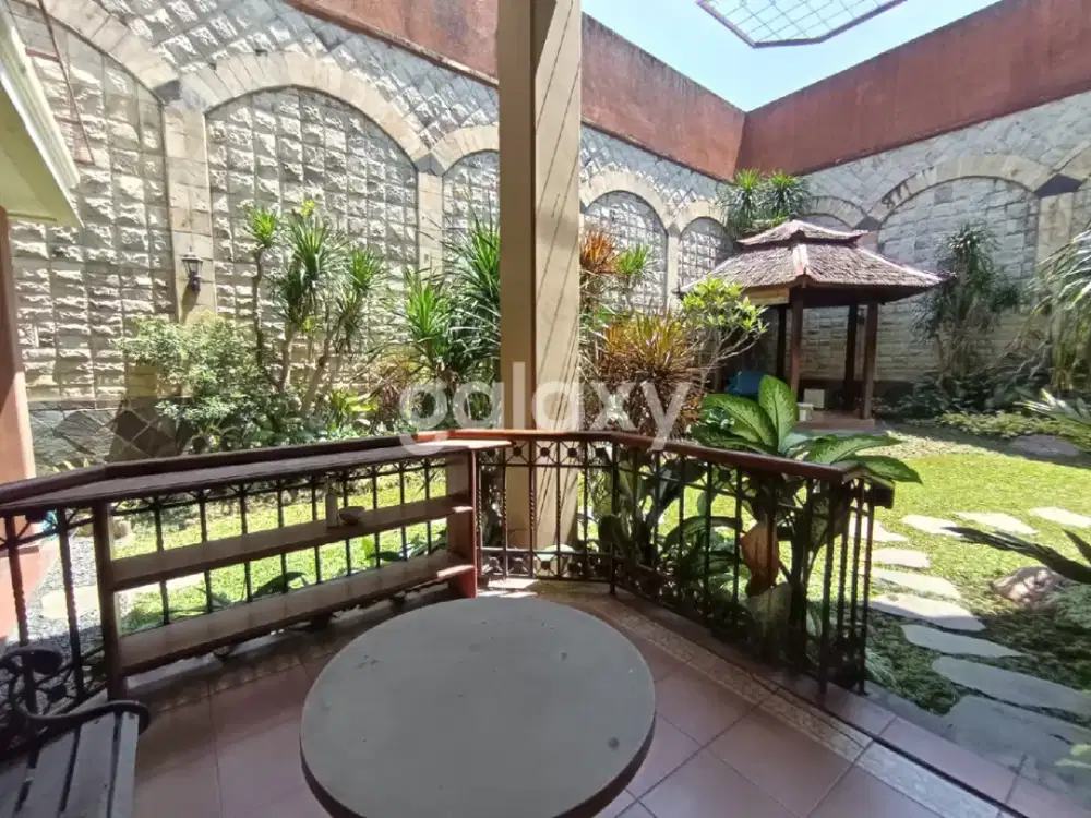 JUAL CEPAT RUMAH CLASIC, RAYA   NGINDEN INTAN COCOK  UNTUK USAHA, KANTOR, HUNIAN
