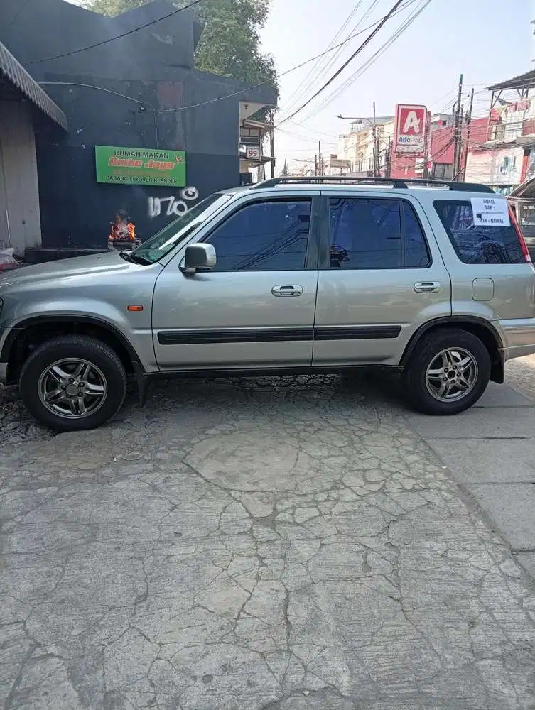 Dijual Honda CR-V Silver 4x4 tahun 2000