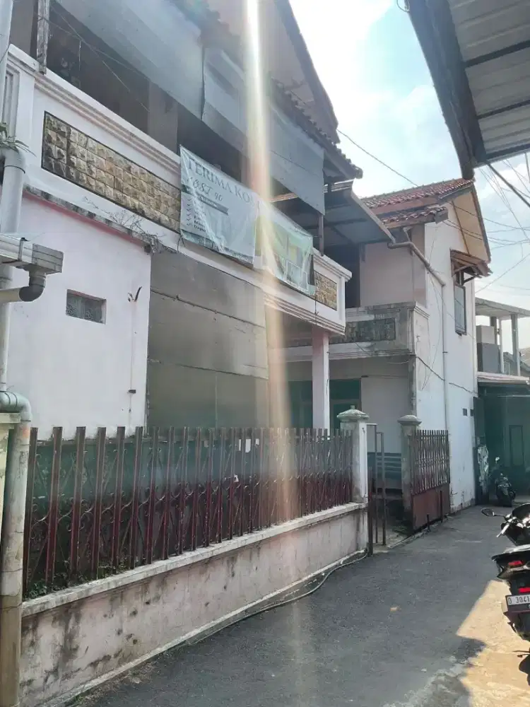 Kostan 45 kamar di kelilingi 5 kampus pusat kota bandung