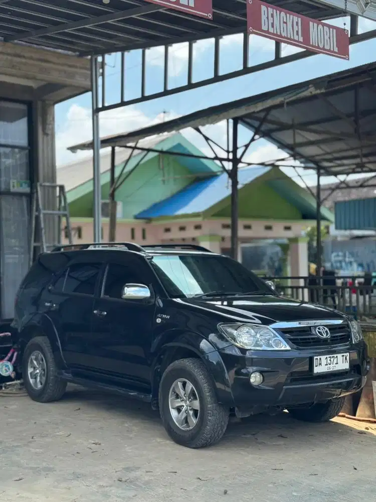 Dijual cepat!! Toyota Fortuner 2.7 G matic bensin