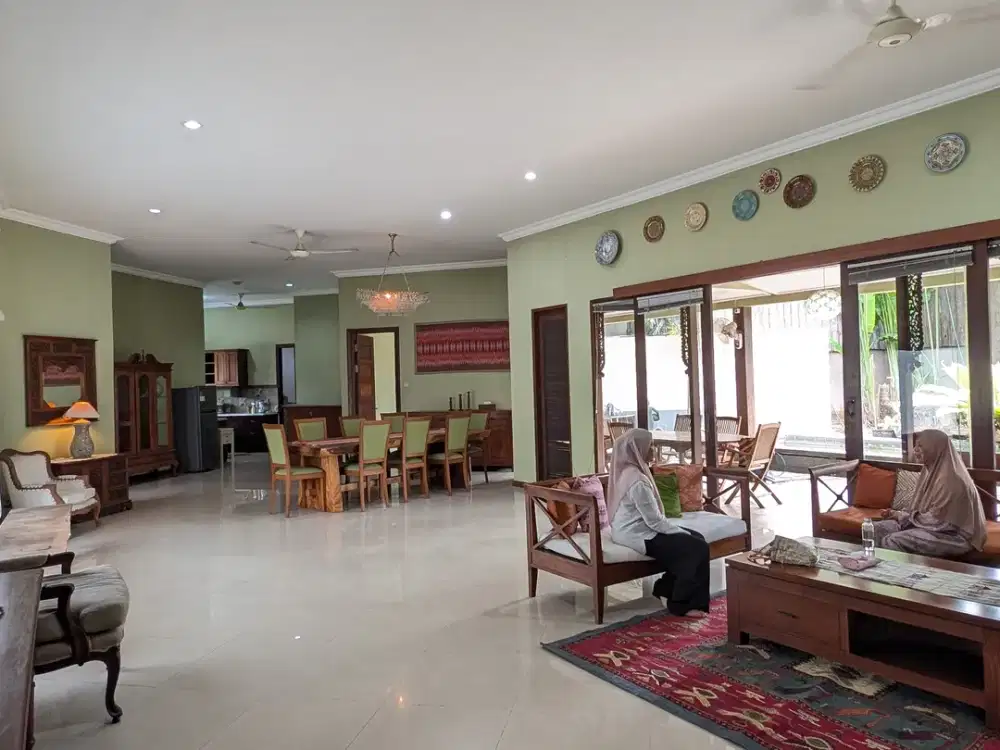 Dijual! Rumah Jawa Modern dengan Kolam Renang dan Halaman Asri