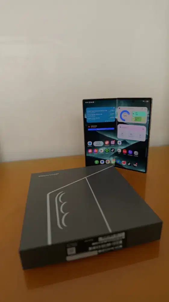 Samsung Galaxy Z Fold 7 256GB  – Silver Shadow (Kondisi Like New 99.9%)