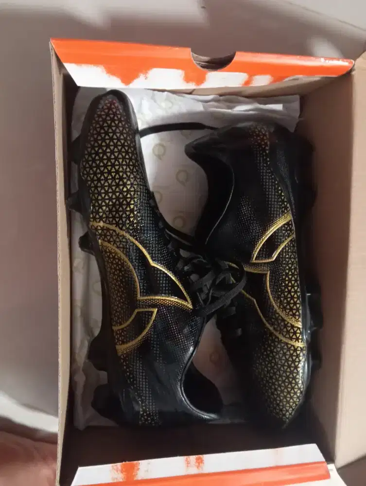 Sepatu bola ORI rasa baru