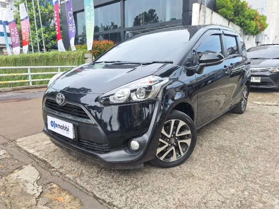 DP MURAH Toyota Sienta 1.5 V Bensin-MT 2018 Hitam CTIUB