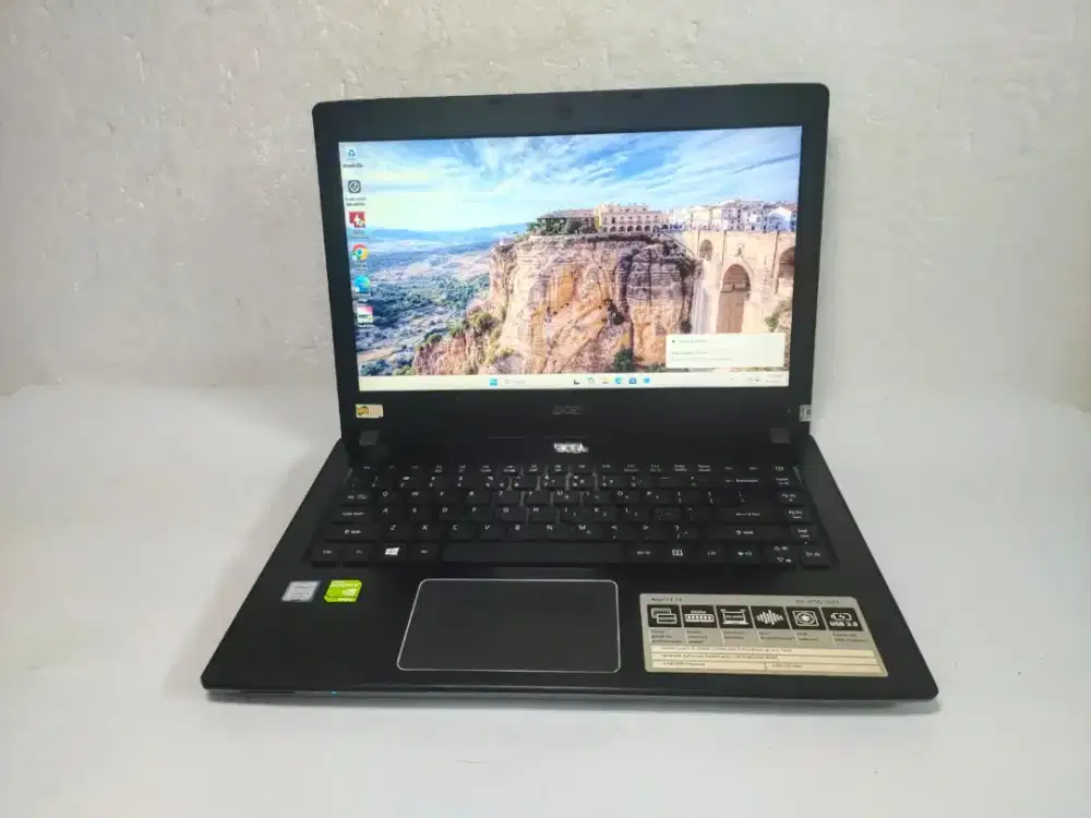 B1099 acer aspire E14 E5-475G core i5-7200U vga nvidia 940MX Ram 4GB