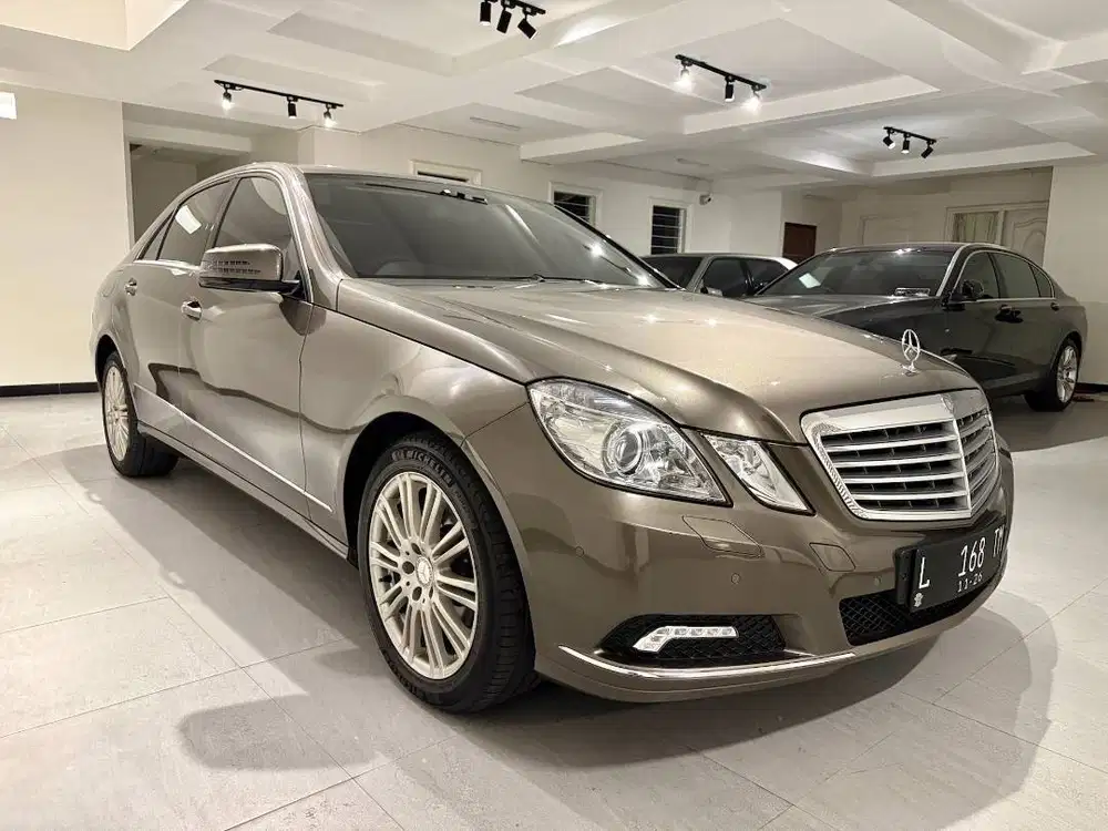 KM14rb E300 2011 E300 ELEGANCE 2011 E300 W212 indium grey mercy E 300