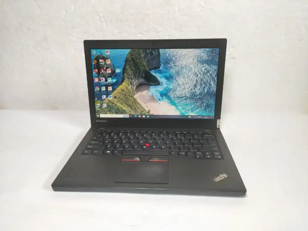 B998 Lenovo thinkpad X250 core i5-4300U Ram 4GB hdd 500GB