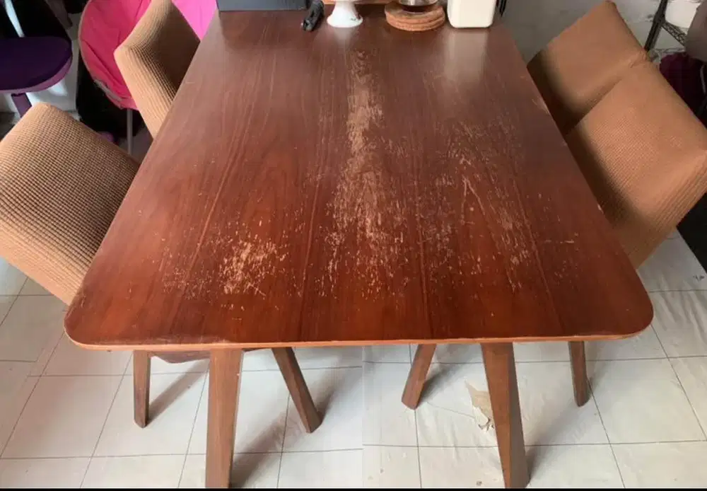 Meja makan informa