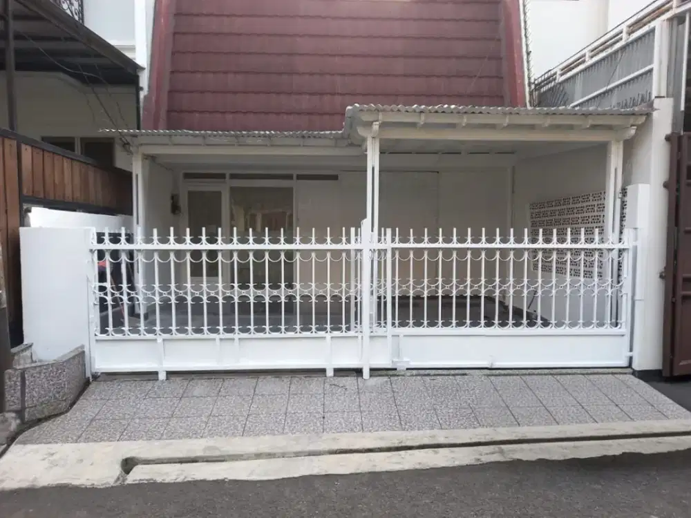 Dijual Rumah Bagus 1 Lantai Siap Huni Hadap Timur Lokasi Strategis Dekat Pondok Indah Mall di Jaksel Gb 18431