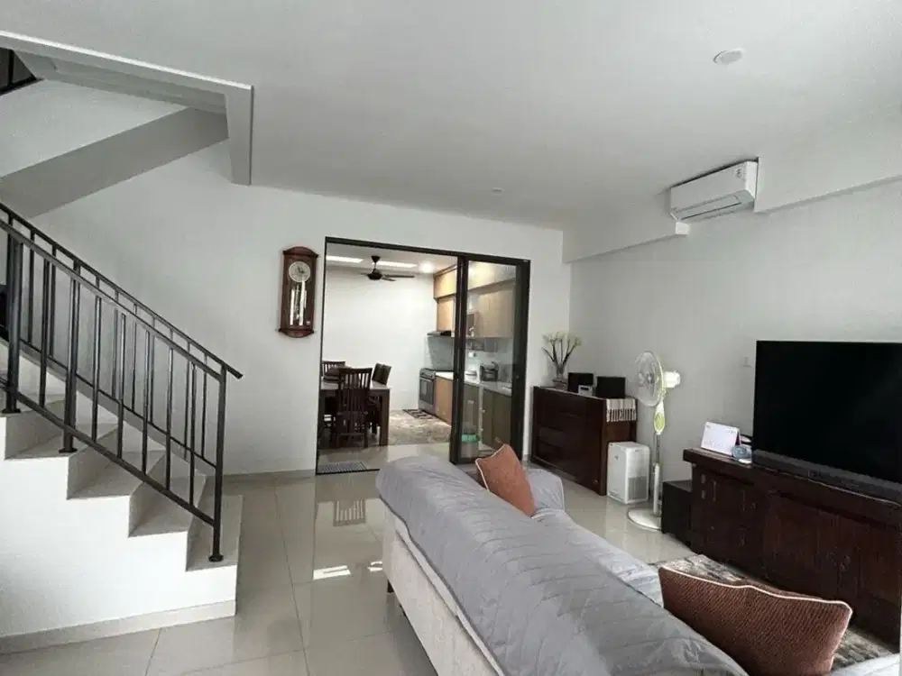 Dijual Rumah Bagus 3 Lantai Dalam Cluster Ada Taman Hadap Selatan Lokasi Strategis Dekat Fresh Market Bintaro di Discovery Bintaro Tangsel Ut 18329
