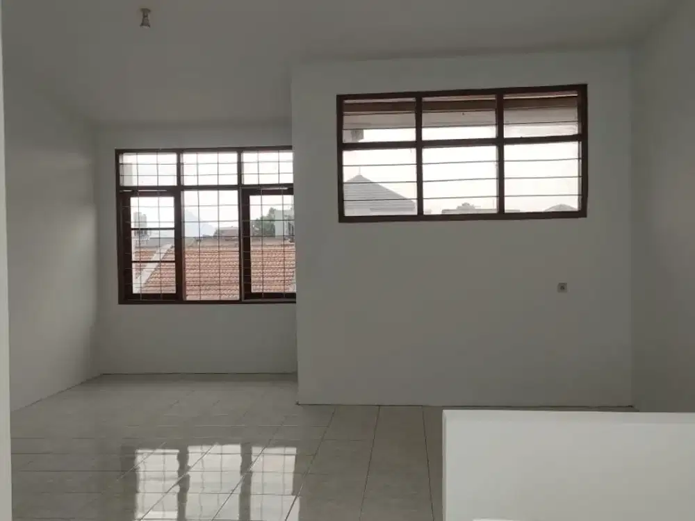 Dijual Rumah Nyaman Siap Huni Minimalis Lokasi Strategis di Taman Kopo Indah 2 Bandung