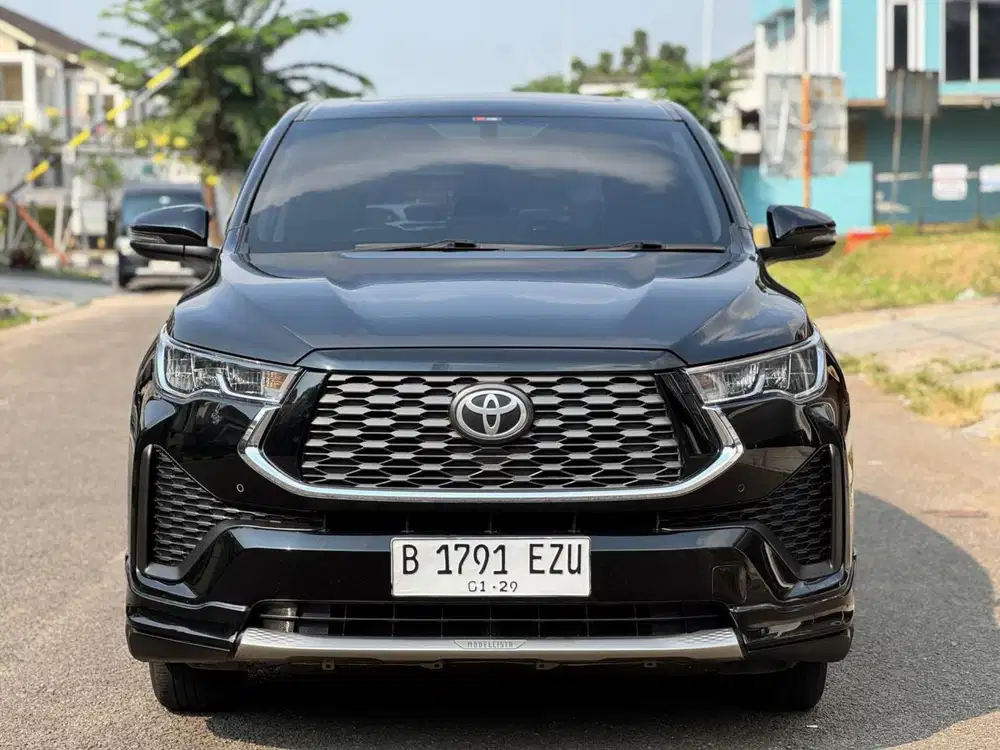 Innova Zenix V HV modellista 2023 AT