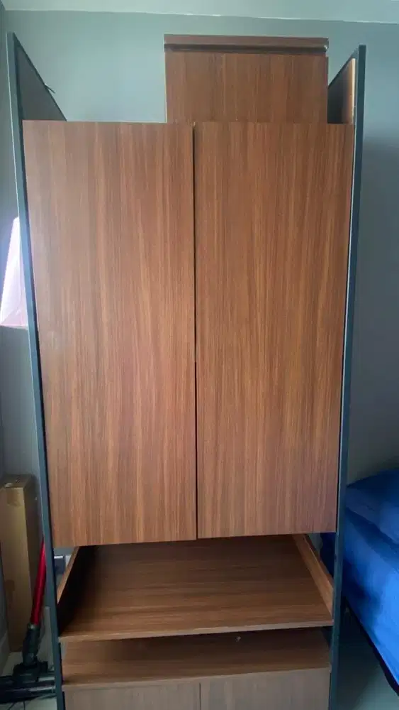Lemari multifungsi industrial minimalis