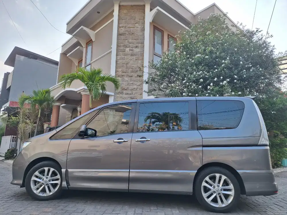 CASH EPIC Nissan Serena C26 HWS th 2013