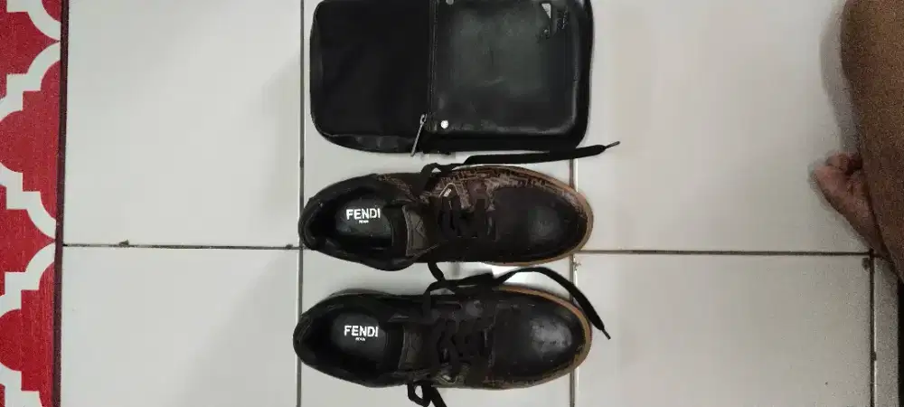 Merk FENDI sepatu sama tas slempang