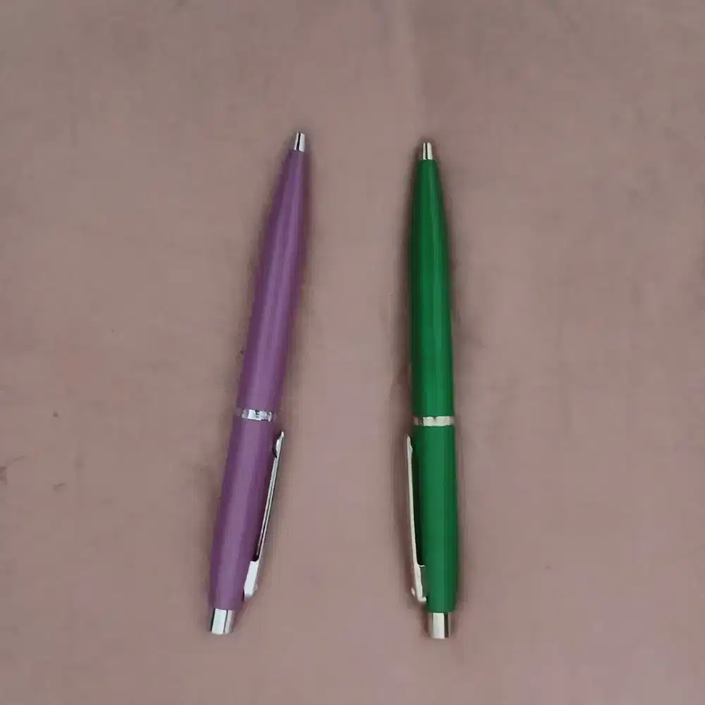 Sheaffer VFM  warna Luminous Lavender.