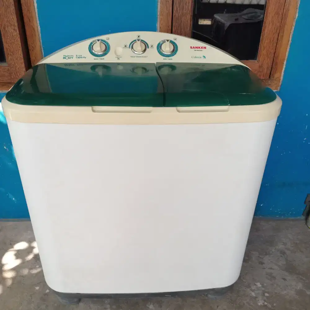 Mesin cuci 2 tabung merk Sanken.